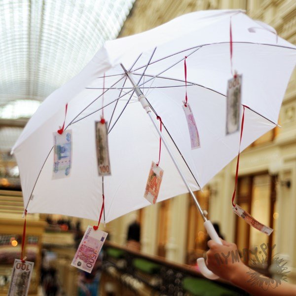 Подарок для молодоженов зонтик из денег: идеи что подарить и как оформить (45 фото)