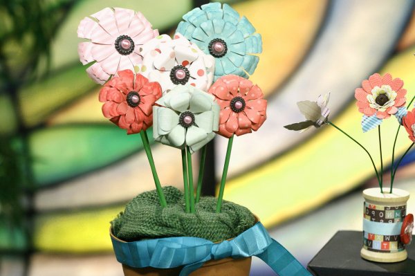 Поделки цветок из подручных материалов: идеи по изготовлению своими руками (43 фото)