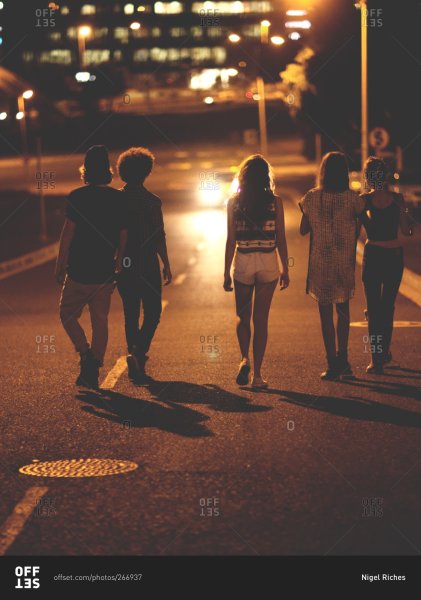 Дети вечером на улице картинки (44 фото)