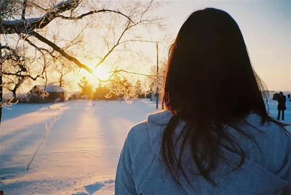Картинки девушка спиной вечером зимой (47 фото)